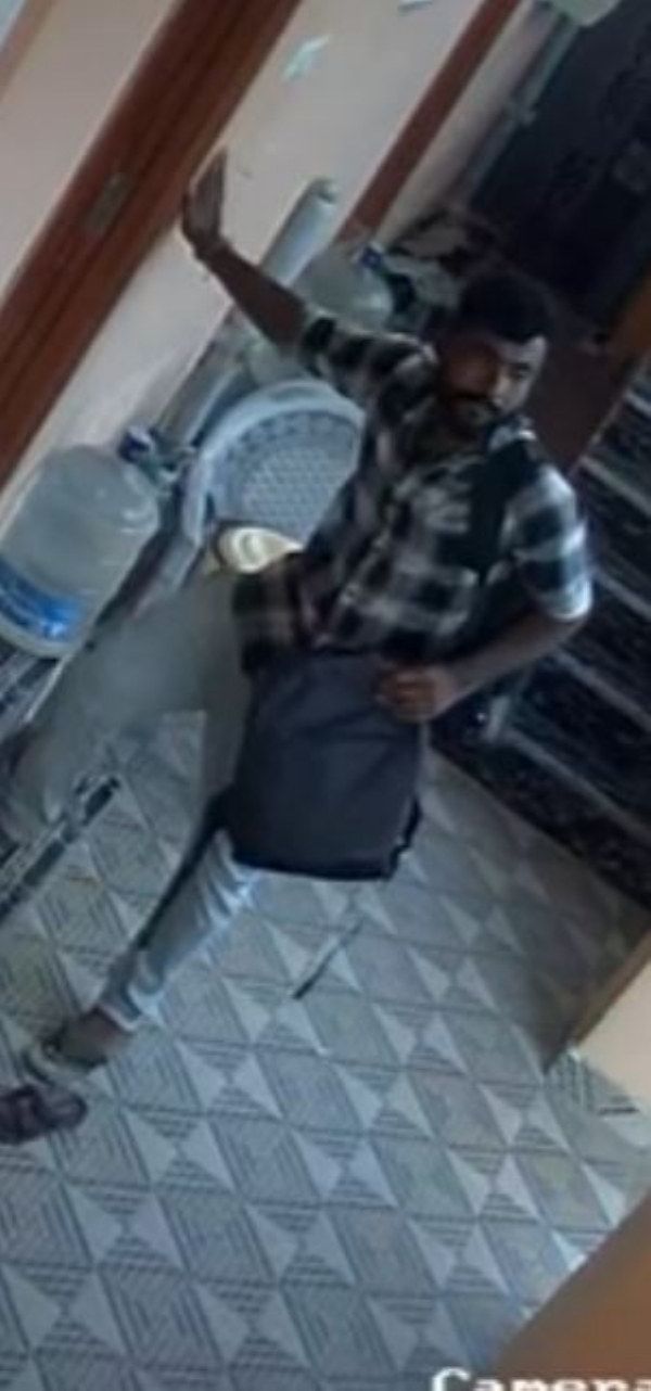 Surveillance camera footage showing a mysterious man stealing laptops belonging to women working at a private IT company in Coimbatore has caused shock. Surveillance camera footage showing a mysterious man stealing laptops belonging to women working at a private IT company in Coimbatore has caused shock.