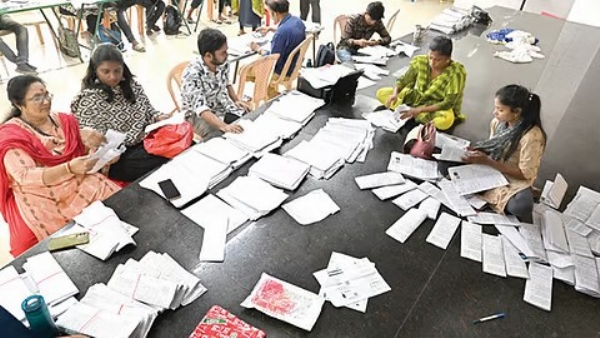 12 மாநிலங்களில் எஸ்ஐஆர் படிவங்களை சமர்ப்பிக்கும் அவகாசத்தை டிசம்பர் 11-ம் தேதி வரை நீட்டித்து தேர்தல் ஆணையம் உத்தரவு 12 மாநிலங்களில் எஸ்ஐஆர் படிவங்களை சமர்ப்பிக்கும் அவகாசத்தை டிசம்பர் 11-ம் தேதி வரை நீட்டித்து தேர்தல் ஆணையம் உத்தரவு