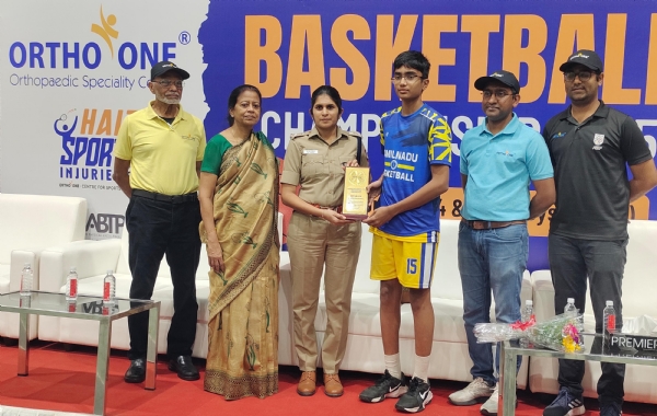 The Deputy Superintendent of Police, Divya, presented trophies to the winners of the regional kho-kho tournament for under-18 participants. The Deputy Superintendent of Police, Divya, presented trophies to the winners of the regional kho-kho tournament for under-18 participants.