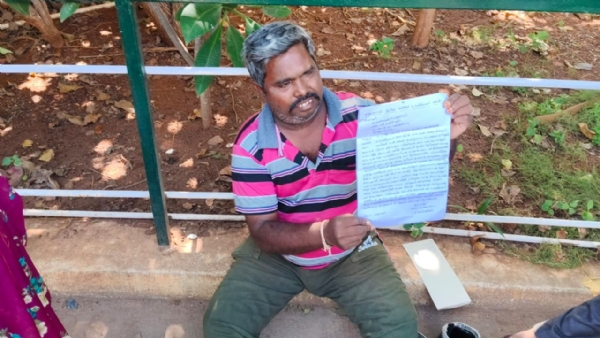 He has been struggling for the past 20 years to get a government job and tearfully requested that the government provide him, as a differently-abled person, with some assistance from now on. He has been struggling for the past 20 years to get a government job and tearfully requested that the government provide him, as a differently-abled person, with some assistance from now on.