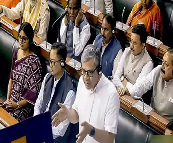 ரயில் டிக்கெட் விலை குறைப்பிற்கு கடந்த ஆண்டு ரூ.60,000 கோடி மானியம் வழங்கப்பட்டுள்ளது - ரயில்வே அமைச்சர் அஸ்வினி வைஷ்ணவ் தகவல் ரயில் டிக்கெட் விலை குறைப்பிற்கு கடந்த ஆண்டு ரூ.60,000 கோடி மானியம் வழங்கப்பட்டுள்ளது - ரயில்வே அமைச்சர் அஸ்வினி வைஷ்ணவ் தகவல்