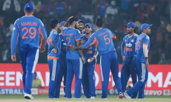 தென் ஆப்பிரிக்காவுக்கு எதிரான முதல் டி20 - இந்திய அணி அபார வெற்றி பெற்று 1-0 என்ற கணக்கில் முன்னிலை