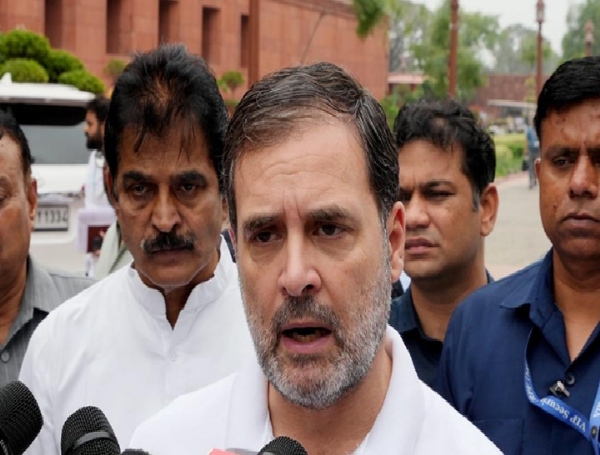 அமித்ஷா நாடாளுமன்றத்தில் தவறான வார்த்தைகளை பிரயோகப்படுத்தினார் - காங்கிரஸ் எம்.பி ராகுல் காந்தி குற்றச்சாட்டு அமித்ஷா நாடாளுமன்றத்தில் தவறான வார்த்தைகளை பிரயோகப்படுத்தினார் - காங்கிரஸ் எம்.பி ராகுல் காந்தி குற்றச்சாட்டு