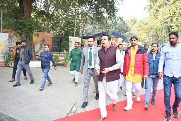 காசி தமிழ் சங்கமம் 4.0 - இன்றைய கல்வி அமர்வில் மத்திய இணை அமைச்சர் ஜெயந்த் சவுத்ரி பங்கேற்பு காசி தமிழ் சங்கமம் 4.0 - இன்றைய கல்வி அமர்வில் மத்திய இணை அமைச்சர் ஜெயந்த் சவுத்ரி பங்கேற்பு