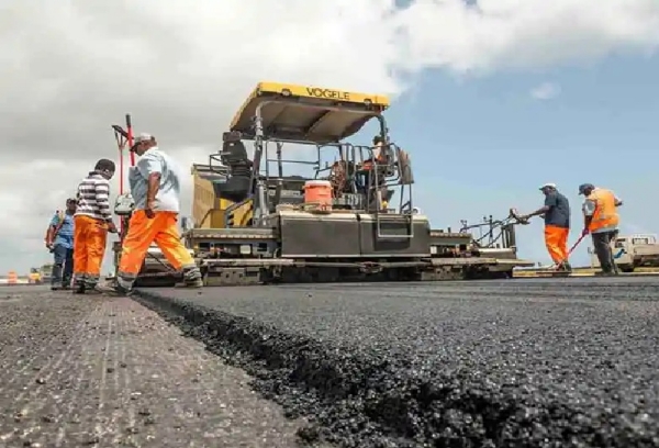 டித்வா புயலால் சேதமான சாலைகளை சீரமைக்க ரூ.13.35 கோடி ஒதுக்கீடு - சென்னை மாநகராட்சி தகவல் டித்வா புயலால் சேதமான சாலைகளை சீரமைக்க ரூ.13.35 கோடி ஒதுக்கீடு - சென்னை மாநகராட்சி தகவல்