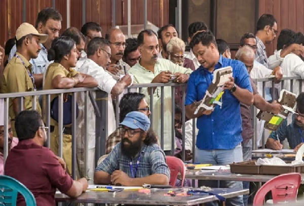 கேரளா உள்ளாட்சி தேர்தல் வாக்கு எண்ணிக்கை - காங்கிரஸ் கூட்டணி 4 மாநகராட்சிகளில் முன்னிலை கேரளா உள்ளாட்சி தேர்தல் வாக்கு எண்ணிக்கை - காங்கிரஸ் கூட்டணி 4 மாநகராட்சிகளில் முன்னிலை