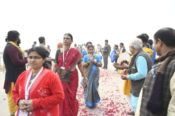 காசி தமிழ் சங்கமம் 4.0 - காசி வருகை தந்த 7வது தமிழ் குவினருக்கு உற்சாக வரவேற்பு காசி தமிழ் சங்கமம் 4.0 - காசி வருகை தந்த 7வது தமிழ் குவினருக்கு உற்சாக வரவேற்பு