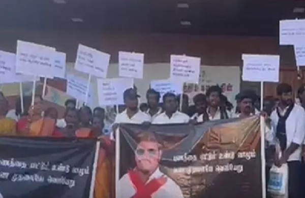 பனையூர் அலுவலகத்தை முற்றுகையிட்டு தவெக நிர்வாகிகள் போராட்டம் பனையூர் அலுவலகத்தை முற்றுகையிட்டு தவெக நிர்வாகிகள் போராட்டம்