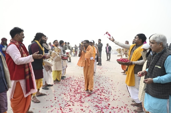 காசி தமிழ் சங்கமம் 4.0 - காசி வருகை தந்த 7வது தமிழ் குவினருக்கு உற்சாக வரவேற்பு காசி தமிழ் சங்கமம் 4.0 - காசி வருகை தந்த 7வது தமிழ் குவினருக்கு உற்சாக வரவேற்பு