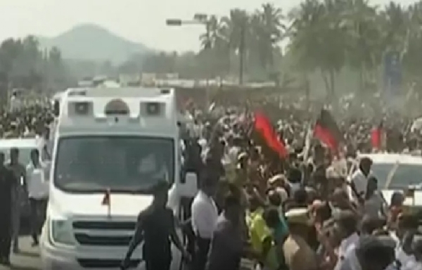 திருவண்ணாமலைக்கு முதல்வர் ஸ்டாலின் வருகை - தொண்டர்கள் உற்சாக வரவேற்பு திருவண்ணாமலைக்கு முதல்வர் ஸ்டாலின் வருகை - தொண்டர்கள் உற்சாக வரவேற்பு