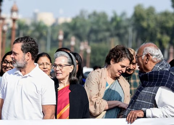 இன்று வாக்குத் திருட்டு விவகாரத்துக்கு எதிராக டெல்லி ராம் லீலா மைதானத்தில் காங்கிரஸ் ஆா்ப்பாட்டம் இன்று வாக்குத் திருட்டு விவகாரத்துக்கு எதிராக டெல்லி ராம் லீலா மைதானத்தில் காங்கிரஸ் ஆா்ப்பாட்டம்