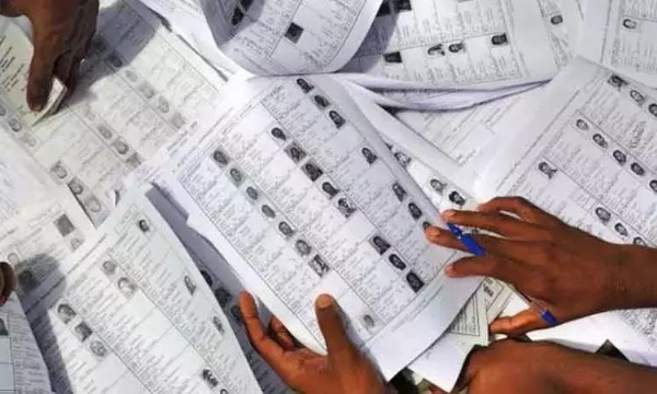 தமிழகத்தில் இன்றுடன் வாக்காளர் சிறப்பு திருத்தப்பணிகள் நிறைவு - பிப்ரவரி மாதத்தில் இறுதி வாக்காளர் பட்டியல் வெளியீடு தமிழகத்தில் இன்றுடன் வாக்காளர் சிறப்பு திருத்தப்பணிகள் நிறைவு - பிப்ரவரி மாதத்தில் இறுதி வாக்காளர் பட்டியல் வெளியீடு