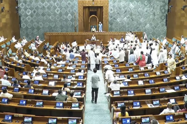 எதிர்க்கட்சி எம்.பிக்கள் அமளி காரணமாக நாடாளுமன்ற இரு அவைகளும் ஒத்திவைப்பு எதிர்க்கட்சி எம்.பிக்கள் அமளி காரணமாக நாடாளுமன்ற இரு அவைகளும் ஒத்திவைப்பு