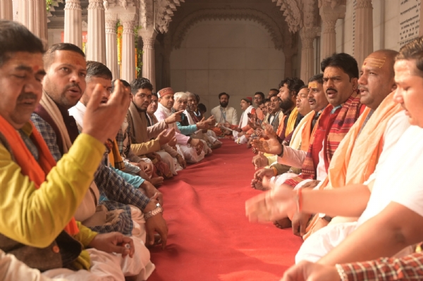 காசி விஸ்வநாதர் தாம் புதுப்பித்தலின் நான்காம் ஆண்டு நிறைவையொட்டி கோயில் வளாகத்தில் நடைபெற்ற கலாச்சார நிகழ்ச்சிகள் காசி விஸ்வநாதர் தாம் புதுப்பித்தலின் நான்காம் ஆண்டு நிறைவையொட்டி கோயில் வளாகத்தில் நடைபெற்ற கலாச்சார நிகழ்ச்சிகள்