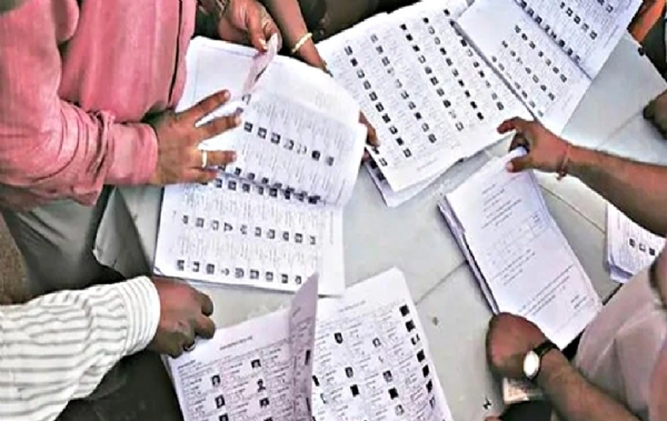 மேற்கு வங்கத்தில் வரைவு வாக்காளர் பட்டியல் இன்று வெளியீடு -  58 லட்சம் வாக்காளர்கள் பெயர் நீக்கம்