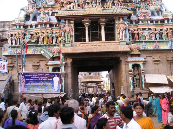 இன்று மார்கழி மாதப்பிறப்பு  - ஸ்ரீரங்கத்தில் குவிந்த பக்தர்கள்