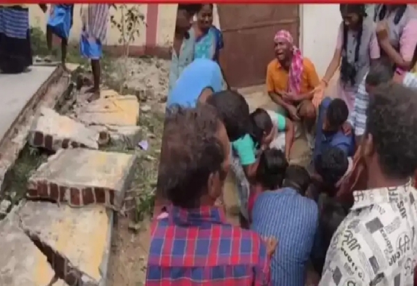 பள்ளியில் சுவர் விழுந்து மாணவர் உயிரிழந்த விவகாரம் - தலைமை ஆசிரியர் மீது வழக்குப் பதிவு பள்ளியில் சுவர் விழுந்து மாணவர் உயிரிழந்த விவகாரம் - தலைமை ஆசிரியர் மீது வழக்குப் பதிவு