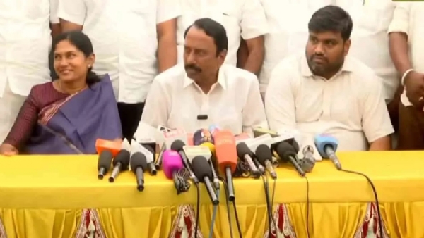 விஜய்யின் ஈரோடு மாவட்ட மக்கள் சந்திப்பு நிகழ்ச்சியில் பங்கேற்க  கியூஆர் கோடு தேவையில்லை, பாஸ் தேவையில்லை - செங்கோட்டையன்