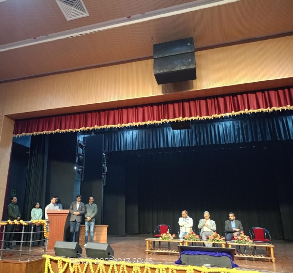 காசி தமிழ் சங்கம் 4.0 இரண்டாம் கட்டம் தொடக்கம் - பனாரஸ் பல்கலைக்கழக துணைவேந்தர் கொடியசைத்து துவக்கினார் காசி தமிழ் சங்கம் 4.0 இரண்டாம் கட்டம் தொடக்கம் - பனாரஸ் பல்கலைக்கழக துணைவேந்தர் கொடியசைத்து துவக்கினார்