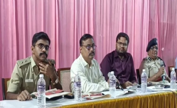 ஸ்ரீரங்கம் வைகுண்ட ஏகாதசி விழா ஏற்பாடுகள் குறித்து மாவட்ட ஆட்சியர் தலைமையில் ஒருங்கிணைப்பு கூட்டம் ஸ்ரீரங்கம் வைகுண்ட ஏகாதசி விழா ஏற்பாடுகள் குறித்து மாவட்ட ஆட்சியர் தலைமையில் ஒருங்கிணைப்பு கூட்டம்