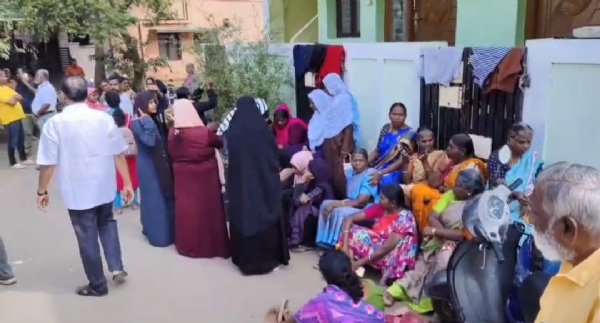 In the Pothanur area of Coimbatore, in localities like Bharathi Nagar and Azhagu Nagar, privately owned hospitals and restaurants are currently storing their wastewater on private premises. In the Pothanur area of Coimbatore, in localities like Bharathi Nagar and Azhagu Nagar, privately owned hospitals and restaurants are currently storing their wastewater on private premises.