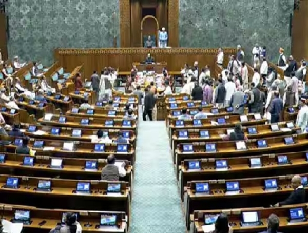 எதிர்க்கட்சிகள் அமளியால் லோக்சபா ஒத்திவைப்பு எதிர்க்கட்சிகள் அமளியால் லோக்சபா ஒத்திவைப்பு