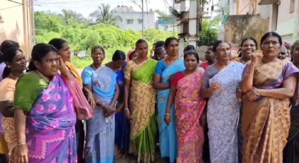 In the Pothanur area of Coimbatore, in localities like Bharathi Nagar and Azhagu Nagar, privately owned hospitals and restaurants are currently storing their wastewater on private premises. In the Pothanur area of Coimbatore, in localities like Bharathi Nagar and Azhagu Nagar, privately owned hospitals and restaurants are currently storing their wastewater on private premises.