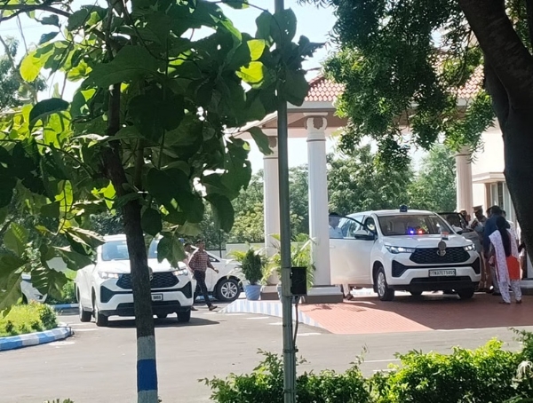 கூட்ட நெரிசல் வழக்கு விசாரணை - உச்ச நீதிமன்ற ஓய்வு நீதிபதி அஜய் ரஸ்தோகி கரூர் வருகை கூட்ட நெரிசல் வழக்கு விசாரணை - உச்ச நீதிமன்ற ஓய்வு நீதிபதி அஜய் ரஸ்தோகி கரூர் வருகை