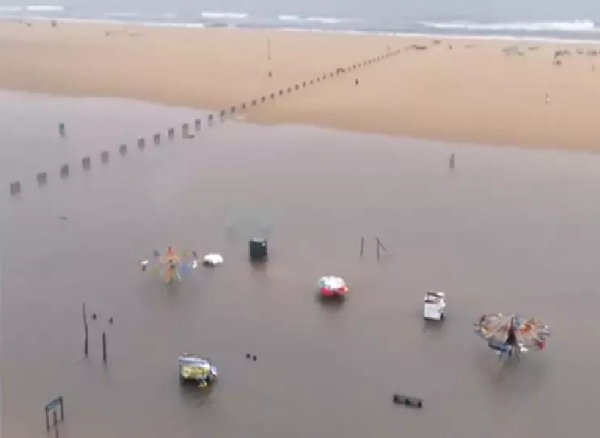 சென்னை மெரினா கடற்கரைக்கு பொதுமக்களுக்கு செல்ல தடை சென்னை மெரினா கடற்கரைக்கு பொதுமக்களுக்கு செல்ல தடை