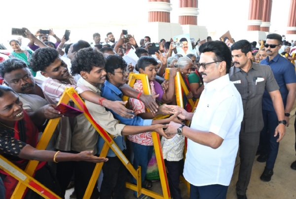 முதல்வர் ஸ்டாலினுக்கு திருநெல்வேலியில்  உற்சாக வரவேற்பு