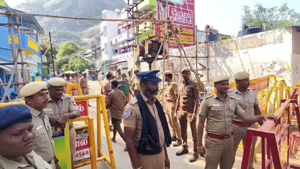 திருப்பரங்குன்றம் சிக்கந்தர் பாதுஷா தர்காவில் இன்று சந்தனக்கூடு திருவிழா கொடியேற்றம் - போலீசார் பாதுகாப்பு