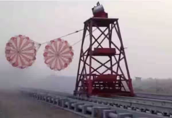 மனிதர்களை விண்வெளிக்கு அனுப்பும் ககன்யான் திட்டத்தில் இஸ்ரோவின் பாராசூட் சோதனை வெற்றி