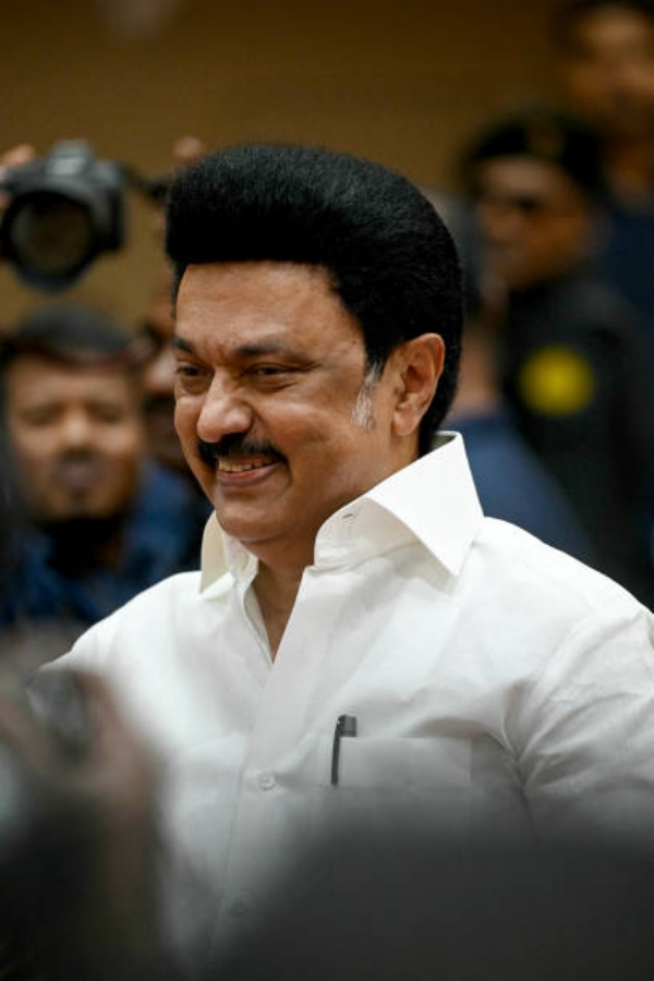 இன்று மாலை வரைவு வாக்காளர் பட்டியல் தொடர்பாக முதல்-அமைச்சர் மு.க.ஸ்டாலின் தி.மு.க. மாவட்ட செயலாளர்களுடன் காணொலி காட்சி மூலம் ஆலோசனை இன்று மாலை வரைவு வாக்காளர் பட்டியல் தொடர்பாக முதல்-அமைச்சர் மு.க.ஸ்டாலின் தி.மு.க. மாவட்ட செயலாளர்களுடன் காணொலி காட்சி மூலம் ஆலோசனை