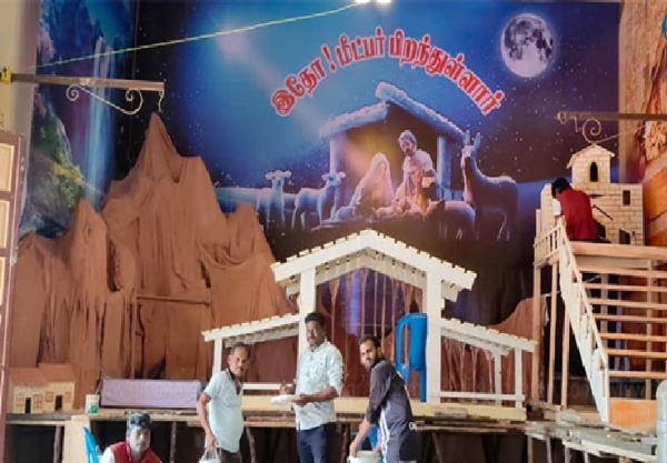 வடலூர் திரு இருதய ஆண்டவர் ஆலயத்தில் கிறிஸ்துமஸ் குடில் அமைகும் பணிகள் தீவிரம்