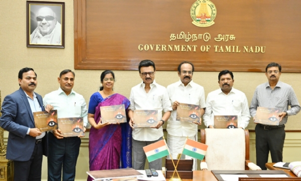 ‘இந்தி எதிர்ப்புப் போராட்டம் - முழுமையான அரசு ஆவணங்கள்’ என்ற நூலை முதல்வர் ஸ்டாலின் இன்று வெளியிட்டார் ‘இந்தி எதிர்ப்புப் போராட்டம் - முழுமையான அரசு ஆவணங்கள்’ என்ற நூலை முதல்வர் ஸ்டாலின் இன்று வெளியிட்டார்