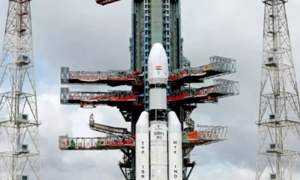 நாளை காலை 8.54 மணிக்கு விண்ணில் பாயும் எல்.வி.எம்.3- எம்.6 ராக்கெட் - இன்று காலை தொடங்கிய கவுண்ட்டவுன்