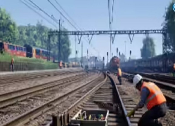 அரக்கோணம் ரயில்வே கோட்டத்தில் ரூ.97 கோடியில் புதிதாக 3வது, 4வது ரயில் பாதை அமைக்கும் பணிகள் மும்முரம்