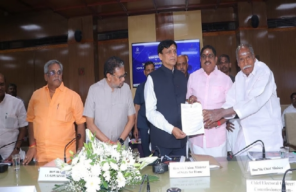 புதுச்சேரி தலைமை செயலகத்தில் ஆய்வு கூட்டம் - மத்திய அமைச்சர் நித்யானந்த் ராய் பங்கேற்பு புதுச்சேரி தலைமை செயலகத்தில் ஆய்வு கூட்டம் - மத்திய அமைச்சர் நித்யானந்த் ராய் பங்கேற்பு