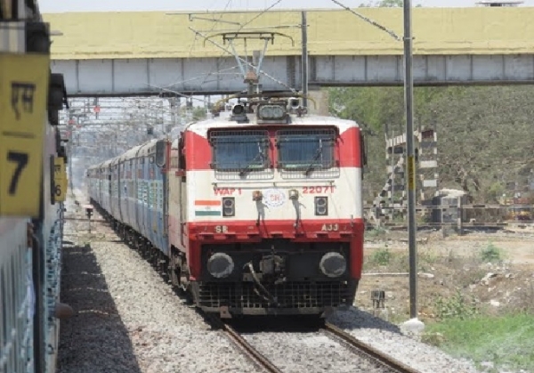 ஏற்காடு விரைவு ரெயில் சேவையில் புறப்படும் நேரம் மாற்றம்