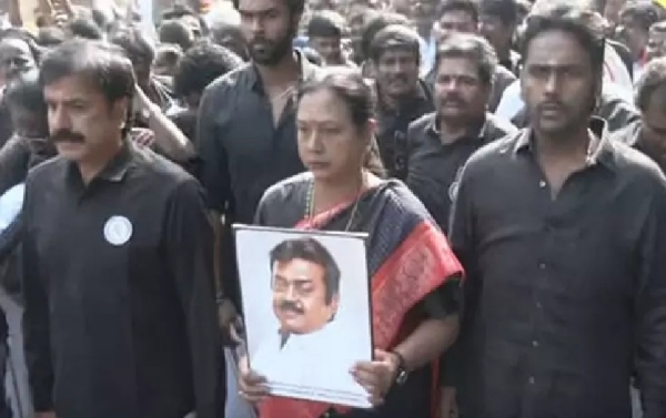 விஜயகாந்த் நினைவு தினம் - தேமுதிக பொதுச்செயலாளர் பிரேமலதா தலைமையில் பேரணி