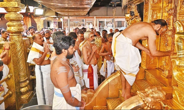 மகரவிளக்கு கால பூஜைகளுக்காக சபரிமலை ஐயப்பன் கோவிலில் நாளை  நடை திறப்பு