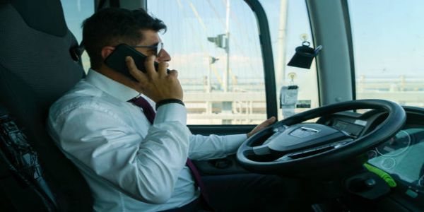 பேருந்து ஓட்டும் போது செல்போன் பயன்படுத்தினால் நடவடிக்கை - சென்னை மாநகர போக்குவரத்துக் கழகம்