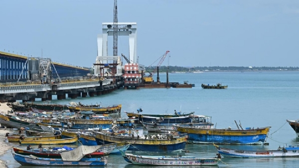 மீனவர்கள் கைது நடவடிக்கையைக் கண்டித்து இன்று முதல் மீனவர்கள் காலவரையற்ற வேலைநிறுத்த போராட்டம்