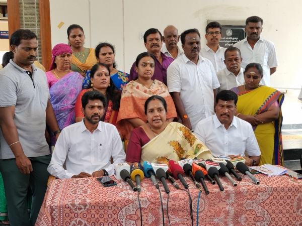 The Tamil phrase translates to: BJP National Mahila Morcha President Vanathi Srinivasan MLA met with reporters. The Tamil phrase translates to: BJP National Mahila Morcha President Vanathi Srinivasan MLA met with reporters.
