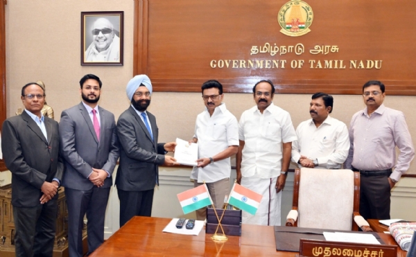 அரசு ஊழியர்களுக்கான ஓய்வூதியத் திட்டங்கள் குறித்த இறுதி அறிக்கை முதல்வர் ஸ்டாலினிடம் சமர்ப்பிப்பு