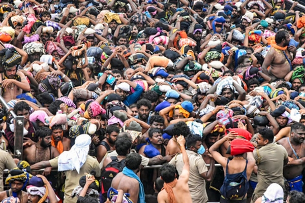 சபரிமலையில் மண்டல-மகரவிளக்கு புனித யாத்திரைக்கு வருகை தரும் பக்தர்களின் எண்ணிக்கை 15 லட்சத்தை கடந்தது சபரிமலையில் மண்டல-மகரவிளக்கு புனித யாத்திரைக்கு வருகை தரும் பக்தர்களின் எண்ணிக்கை 15 லட்சத்தை கடந்தது