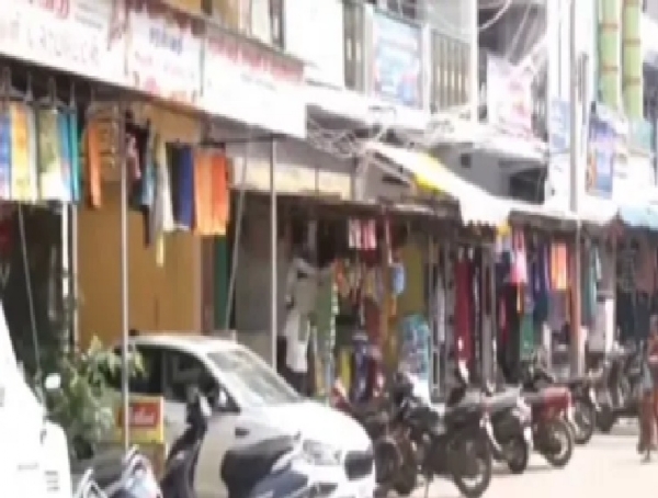 போராட்டம் புறக்கணிப்பு - திருப்பரங்குன்றத்தில் கடைகள் வழக்கம் போல் இயக்கம் போராட்டம் புறக்கணிப்பு - திருப்பரங்குன்றத்தில் கடைகள் வழக்கம் போல் இயக்கம்