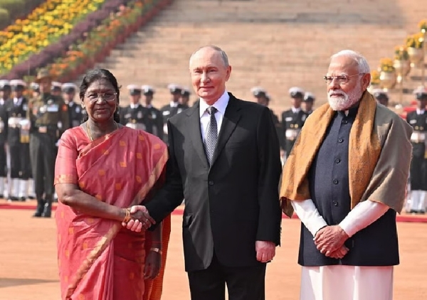 குடியரசுத் தலை​வர் மாளி​கை​யில் ரஷ்ய அதிபர் புடினுக்கு சிவப்புக் கம்பள வரவேற்பு