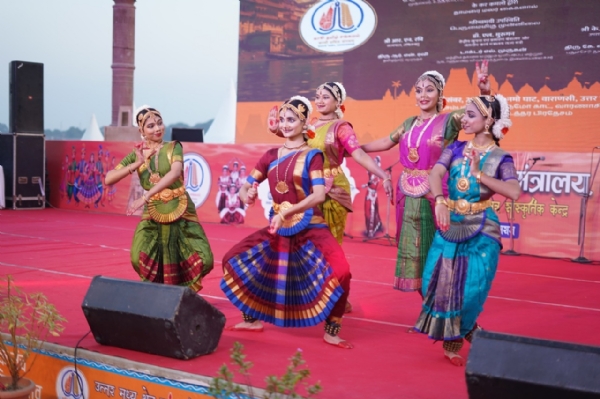 காசி தமிழ் சங்கம் 4.0 - நமோகாட்டின் முக்தகாஷியில் கலாச்சார நடன நிகழ்ச்சிகள் கோலாகலம் காசி தமிழ் சங்கம் 4.0 - நமோகாட்டின் முக்தகாஷியில் கலாச்சார நடன நிகழ்ச்சிகள் கோலாகலம்