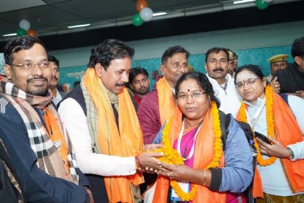 காசி தமிழ் சங்கமம் 4.0 - காசி வருகை தந்த தமிழக 3வது குழுவிற்கு மேளதாளம் முழங்க பிரம்மாண்ட வரவேற்பு காசி தமிழ் சங்கமம் 4.0 - காசி வருகை தந்த தமிழக 3வது குழுவிற்கு மேளதாளம் முழங்க பிரம்மாண்ட வரவேற்பு